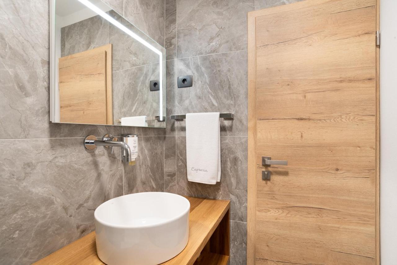 קופר Capraria Appartments In Historic Center, With Private Parking מראה חיצוני תמונה