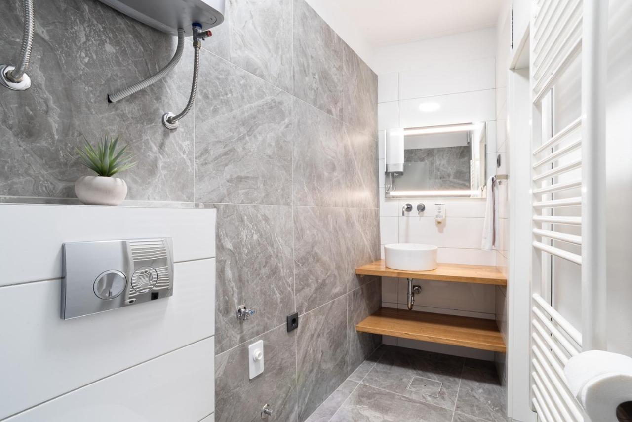 קופר Capraria Appartments In Historic Center, With Private Parking מראה חיצוני תמונה